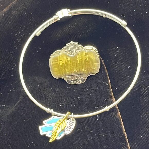 Harley Davidson, bracelet and anniversary Pin. - Picture 9 of 11